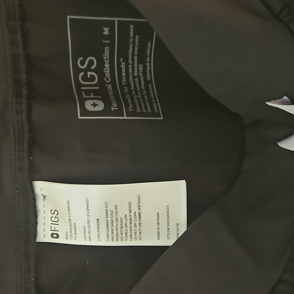 FIGS- Women's Black Yola Skinny Scrub Pants - Picture 4 of 7